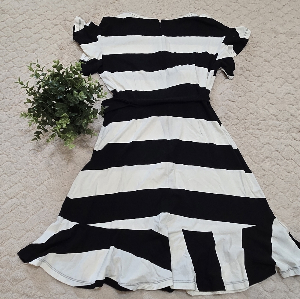 LOFT Black & White Striped Flutter Sleeve Belted Ruffle Dress, Size 6 Petites - Picture 6 of 9